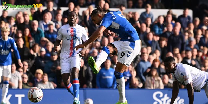 Everton nhỉnh hơn nhờ sân nhà và trạng thái chuẩn bị ổn định