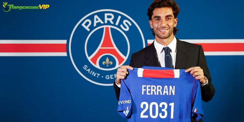 Ferran Torres rời Barcelona và ký hợp đồng năm năm với PSG